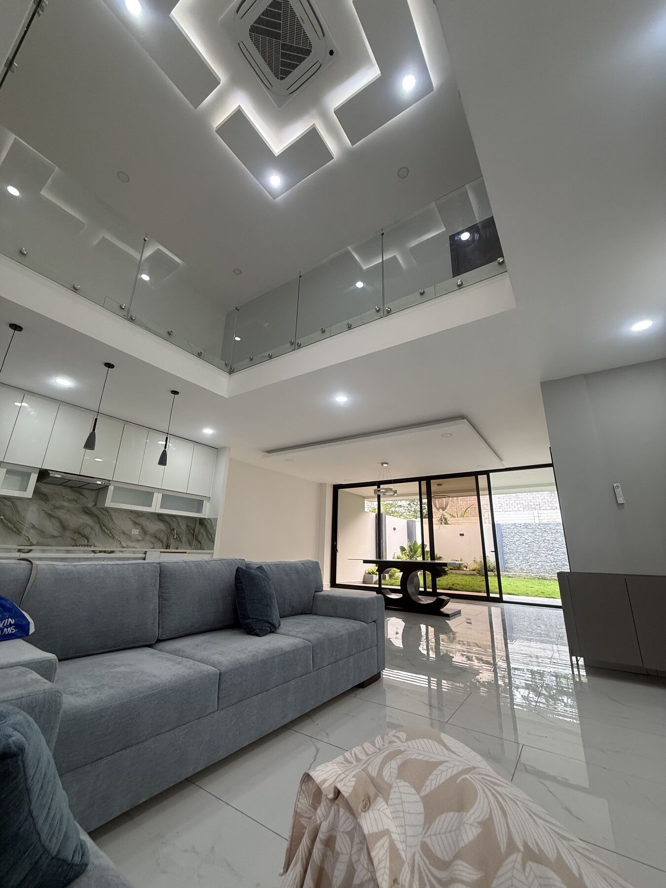 Sala en doble altura · PV
