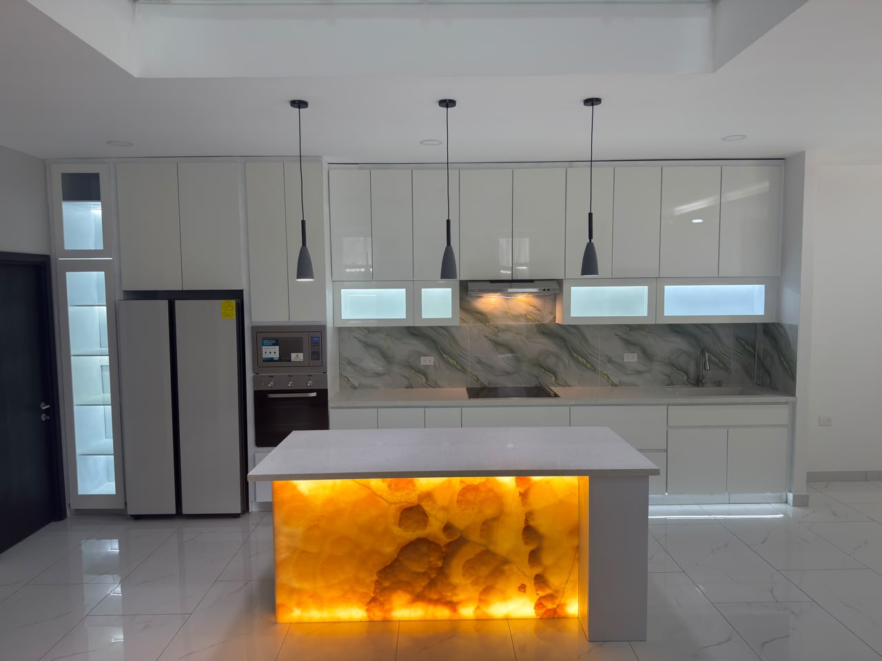 Cocina con isla y barra · PV