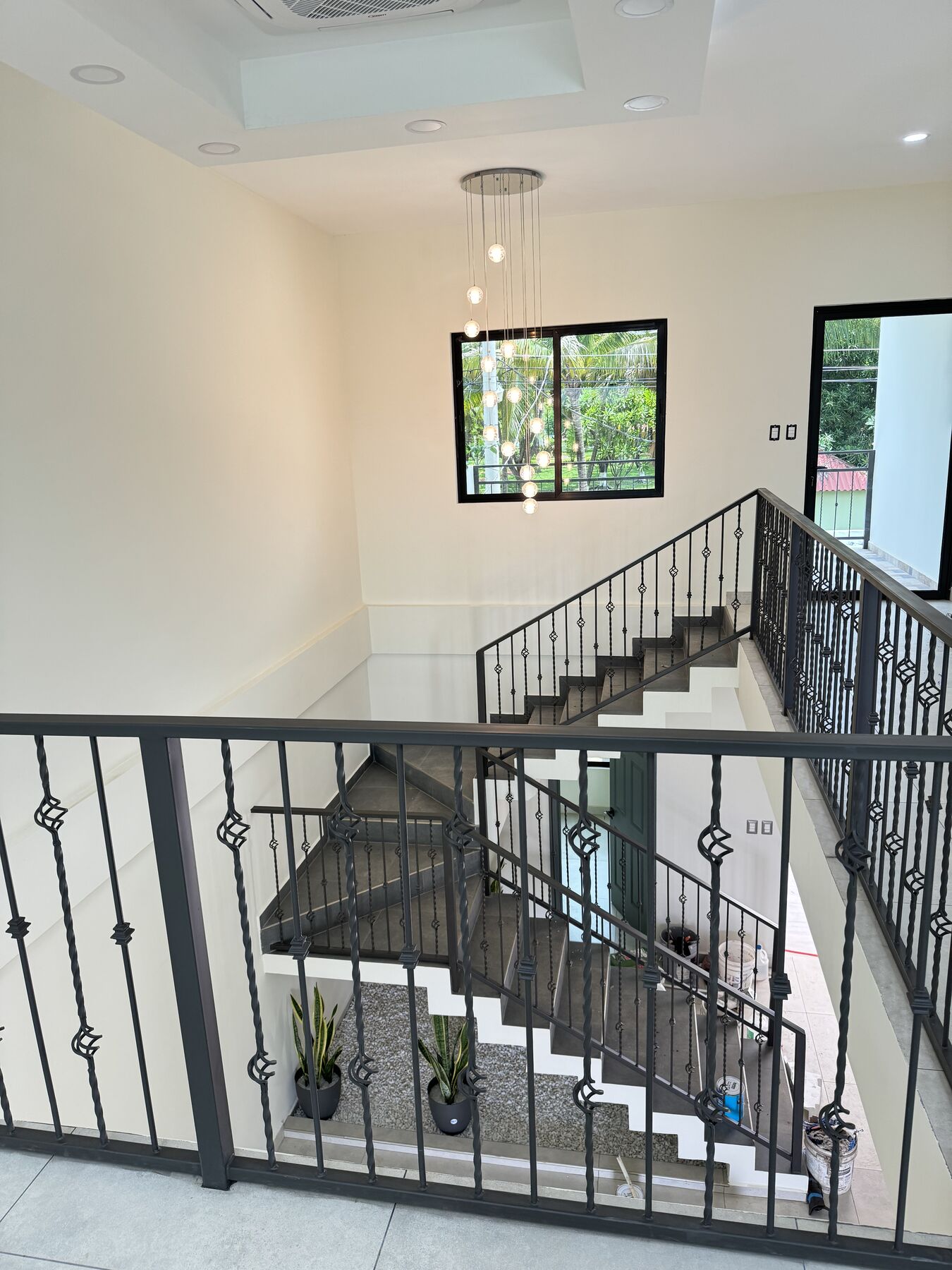 Escalera con hierro forjado · VB